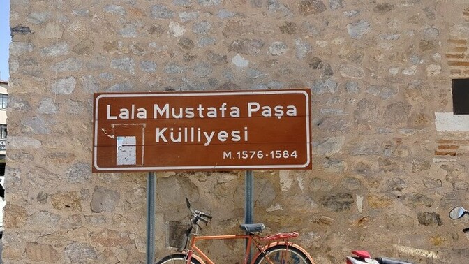 Yolculuk yaparken, yol üzerinde denk geldiğiniz tarihi yerleri ziyaret eder misiniz?
