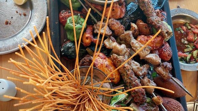 Size şöyle bir karışık kebap ısmarlasam yer misiniz?