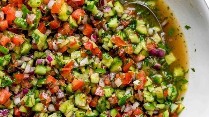 Sadece salata ile karnın doyar mı?