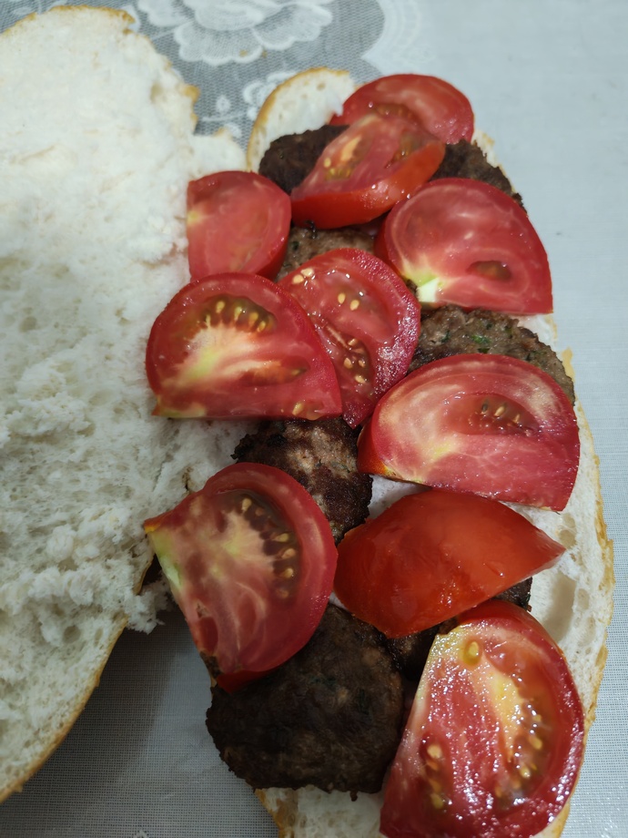 Köfte ekmek sever misiniz?