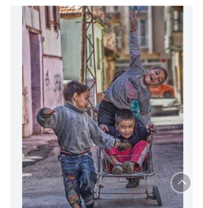 Gözünü kapat ve kendini geçmişindeki bir anda gör desem kendini nerede, ne yaparken görüyorsun?