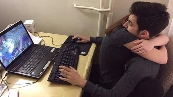 Sevgiliniz ya da eşiniz, bilgisayardan kalkmayan biriyse ne yaparsınız?