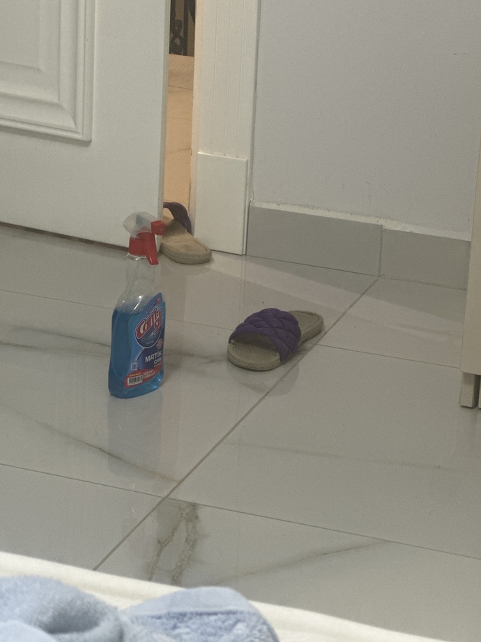 Uykusuzluktan gözlerim kamaşıyor, temizlik yapsam bayılır miyim sizce🥱?
