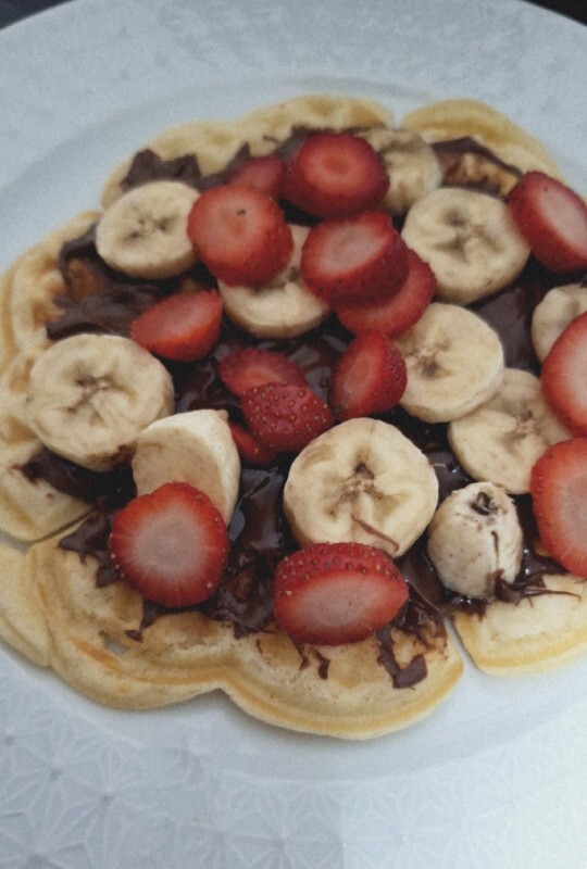Sabah aç karnına waffle yesem, midem teşekkür eder mi dava mı açar😂?