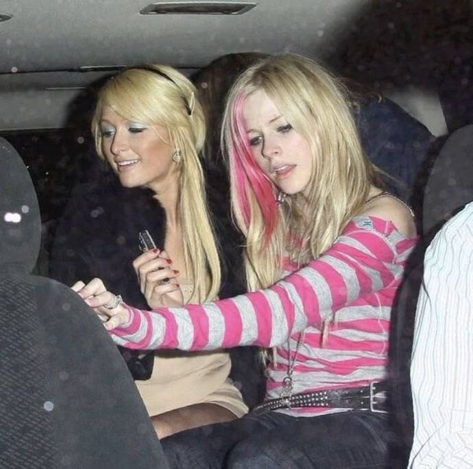 Paris Hilton pembesi donlar itici mi yoksa çekici mi duruyor 🌸?