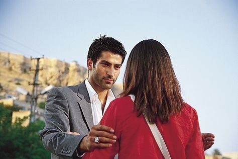 Hoşlandığınız kişi size karşı bir soğuk, bir sıcak davranıyorsa ne yaparsınız?