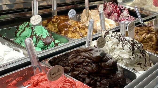Ben size 3 top dondurma ısmarlasam, hangi tatları seçerdiniz🍦💛?