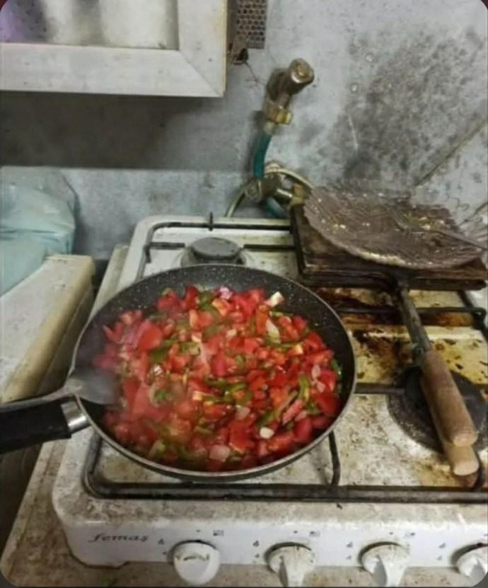 Yemek yapıyorum. Buyurmaz mısınız?
