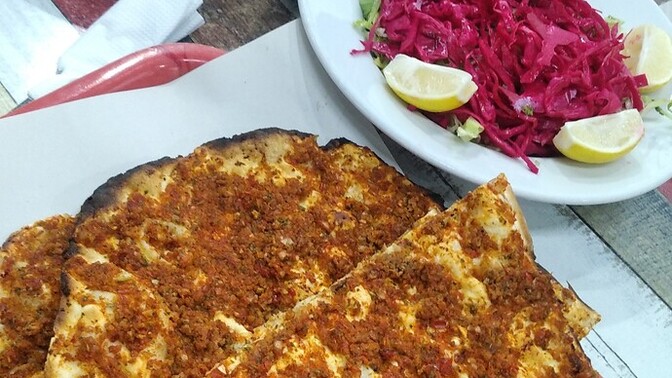 2 lahmacun söylesem çok geliyor 1 lahmacun az geliyor sizce bu durumda ben ne yapmalıyım 🙂?