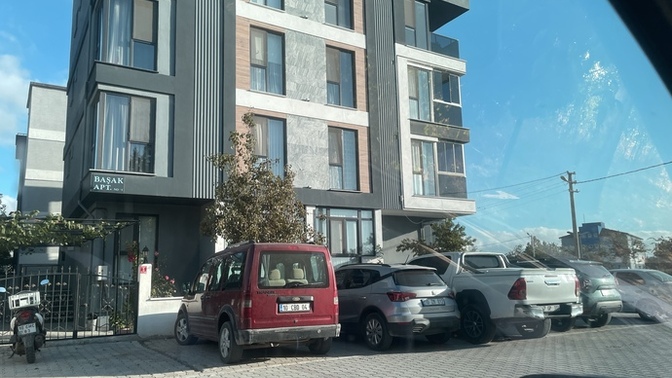 Evimin yanında kürtler var evi satmalı myım?
