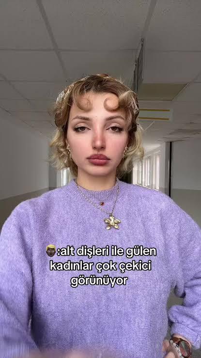 Alt dişleri ile gülen kadınları erkekler çekici mı bulur ?