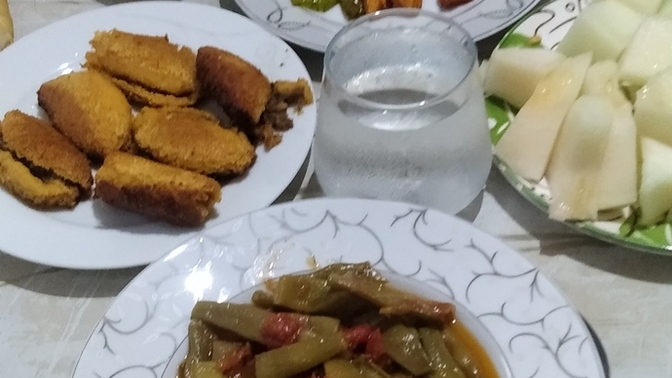 Akşam yemeğini ailecek mi yoksa tek yemeği mi sever misiniz?
