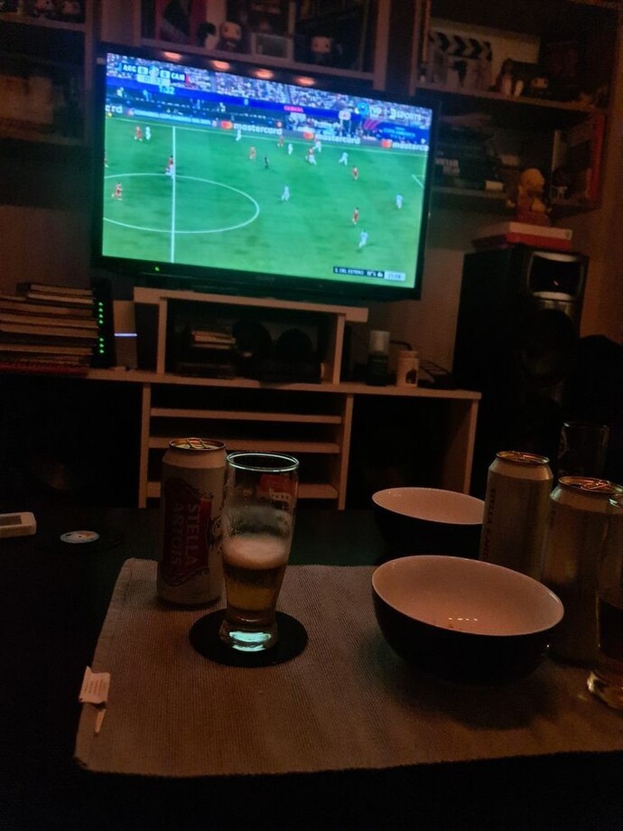Maç izlerken olmazsa olmaz atıştırmalık ya da içecek hangisi?