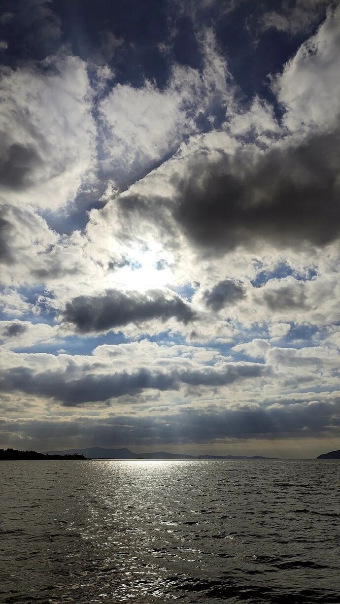 🐚✨☁️Denizin dibinde bir şehirde yaşamak mı, bulutların üstünde bir şehirde yaşamak mı?