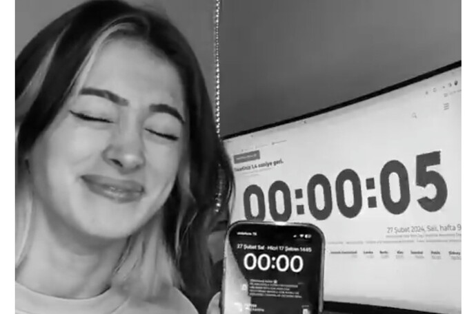 Bir kadının doğum gününde, saat 00.00a geldiğinde telefonuna onlarca mesaj gelmiş! Sizinde doğum gününüzü kutlayan çok oluyor mu?