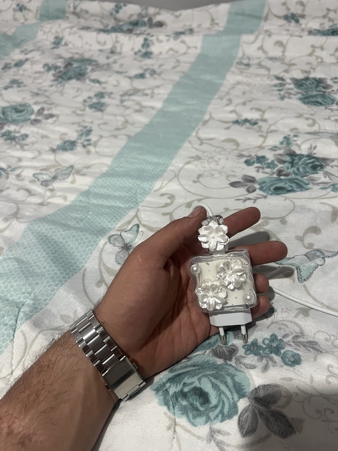 Her eşyaya da bir süs bulmayın artık?