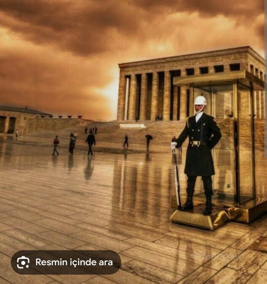 Her sene Anıtkabire gidip erdugan, erdugan diye tezahürat yapan kitle ile ilgili ne düşünüyorsunuz?