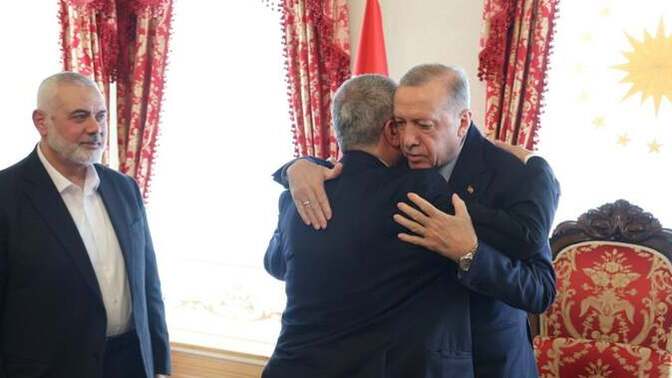 Erdoğan'ın teröristlerle ve eli kanlı dikatatorlerle kanka olması hakkında ne düşünüyorsunuz?