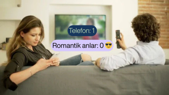Sevgiliyle film izlerken telefonla uğraşmak ayıp mı?