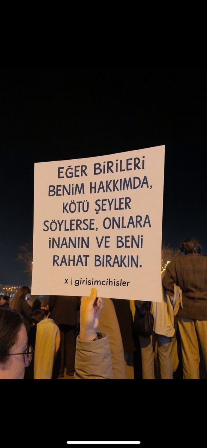 Her şeyin farkında olup sadece sessiz kalmayı tercih ettiğiniz anlar oldu mu?