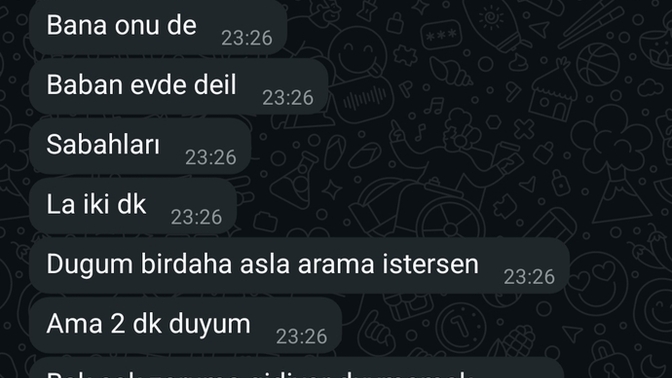 İlk defa birisinden utanıp sesli konuşamıyorum 1 aydır sevgiliyiz ve sesli hiç konuşmadık bırakır mı beni?