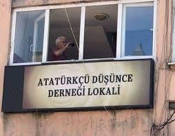 Herifin Atatürk'ü sevip sevmediğini nasıl öğrenebilirim?