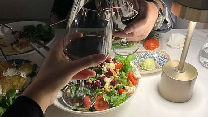 Birlikte yemek yiyip vakit geçirmek istediğiniz biri var mı?