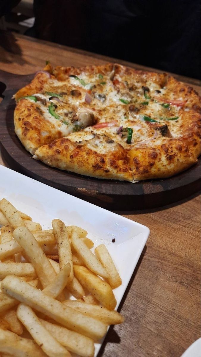 Şu an pizza sipariş etseydin hangi malzemeleri seçerdin?