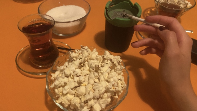 Kimsem yok ama komşularım var. Kimseniz yokken yanınızda kim vardı?