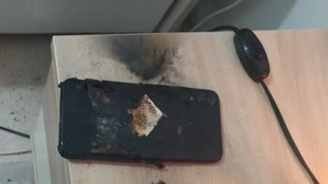 Telefonun şarjdayken birisi kurcalarsa sakince bırakmasını mı beklersin yoksa telefonu alıp parça parça mi edersin?