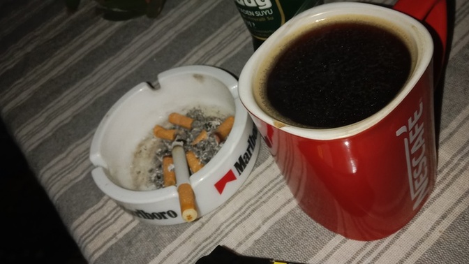 Kesin benim otopsi raporunda kahveden öldü yazacaklar. Siz günde kaç fincan kahve içiyorsunuz?