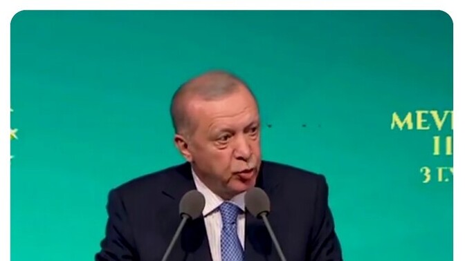 Nüfusu 90 milyona yaklaşan bir ülkenin başkanının insanlara "kâfir" diye hakaret etmesini doğru buluyor musunuz?