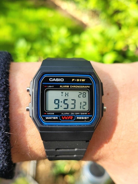 Casio F-91W kol saatini kullandınız mı nasıl saat di sizce?