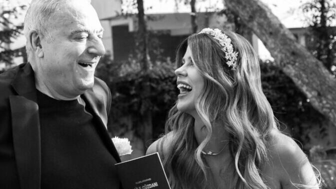 Mehmet Amca kendinden 42 yaş küçük kadınla evlendi. Bu kıza ben yazsaydım sapık dayı olurmuydum? Tebrik mesajlarınızı alalım mı?