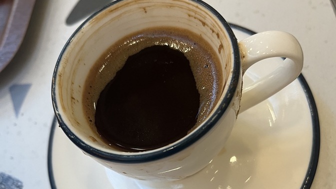 Kimler kahvesini içti bitirdi hüpletti?