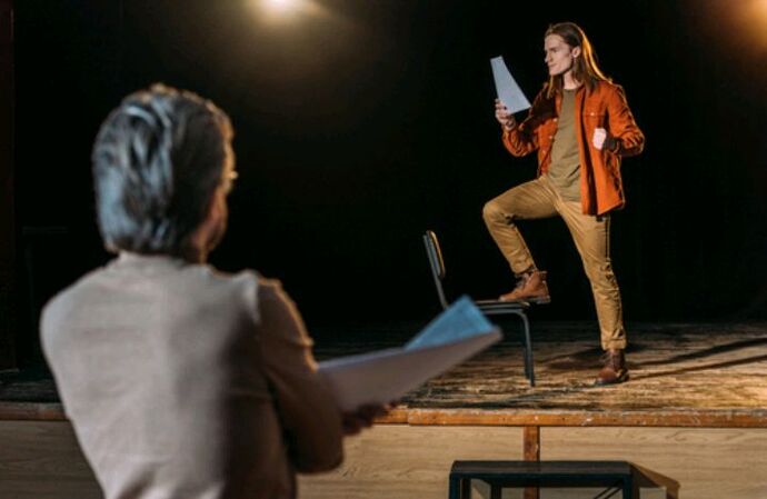 Ünlü bir oyuncu mu yoksa film yönetmeni mi olmak isterdiniz?