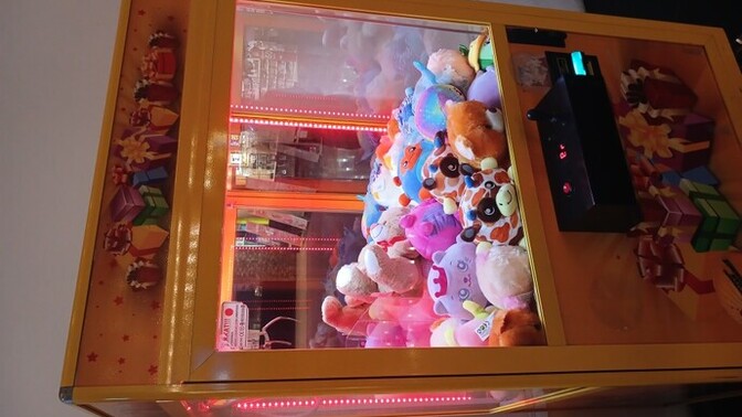 Şu makineden oyuncak alabilen var mı?