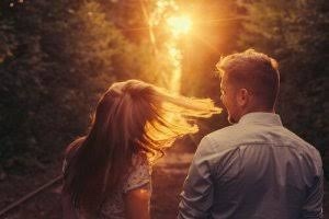 İlgini çekmeyen birisine sonradan ilgi duymaya başladığın oldu mu?