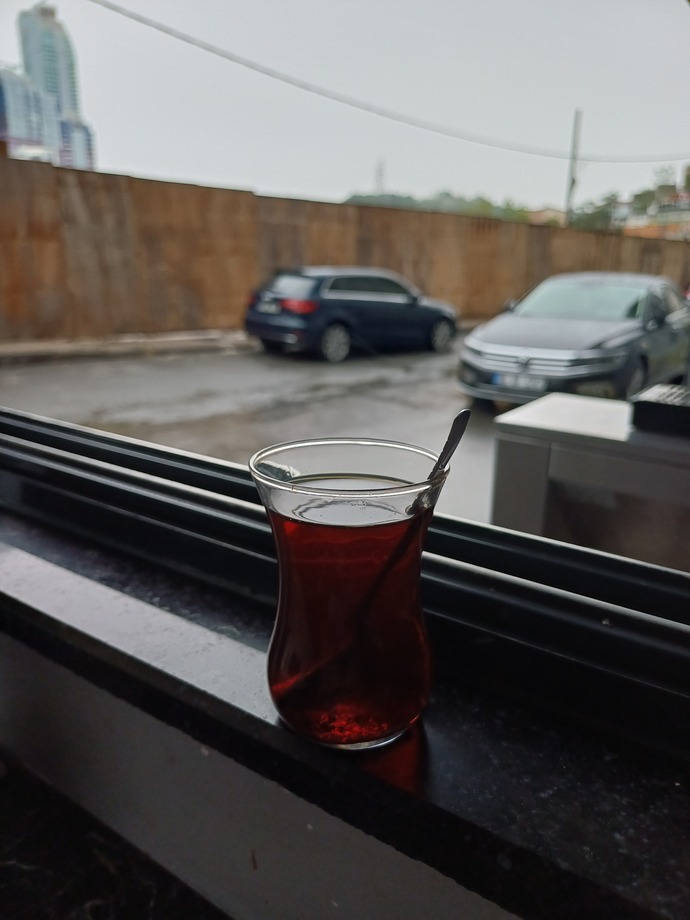 İstanbul'da yağmur yağıyor ? yağmurlu havalarda en çok ne yapmaktan keyif alırsınız?