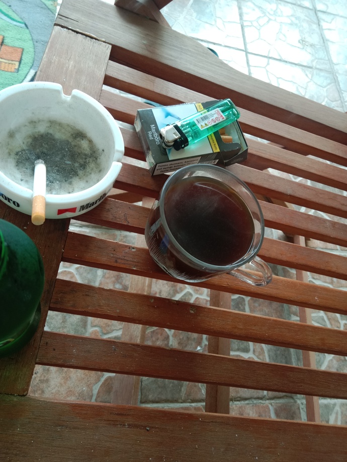 Hafta sonu kahve içmek için kim davet eder sizi?