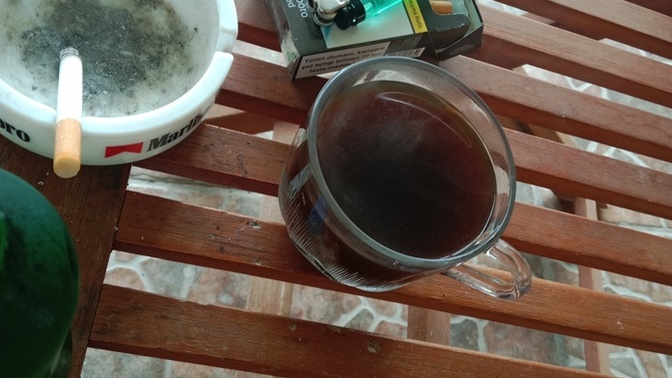 Hafta sonu kahve içmek için kim davet eder sizi?