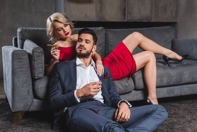 Erkek dediğinin çevresi geniş olur, dostu bir tane olur, sevdiği kadın tek olur, bu hangi burç olabilir?