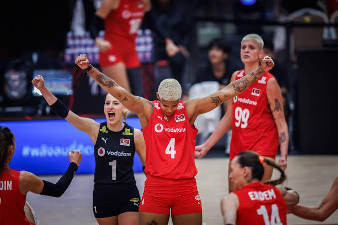 Filenin sultanları finalde! Bu kupayı artık istiyoruz. Sultanların bu başarısı hakkında ne düşünüyosunuz🇹🇷?