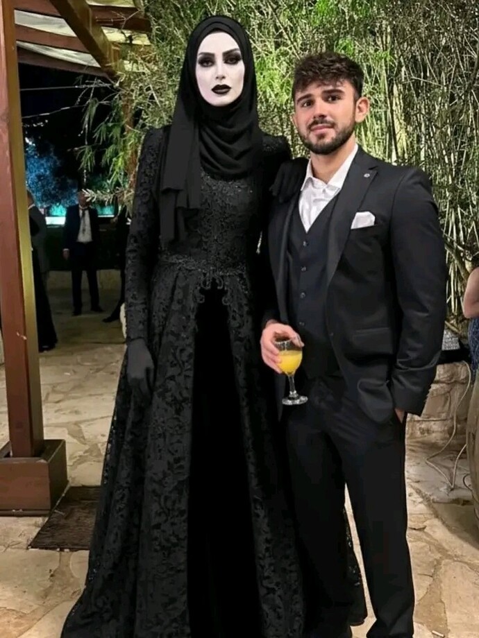 Makyajı çok abartıp ruha dönen var mı?