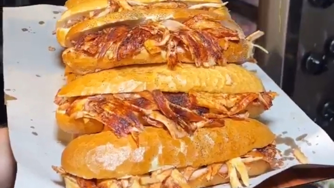 Tavuk döner severek yer misin?