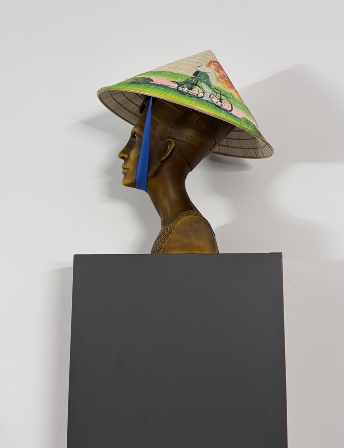 Mısırlı Nefertiti’ye, yerel Vietnam şapkası yakışmış mı?