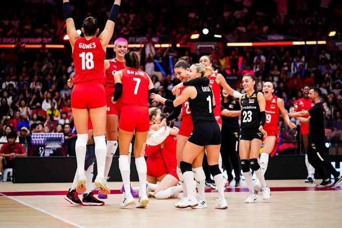 Bugün Voleybol Dünya Şampiyonası finali. Türkiye - İtalya maçını sence kim kazanır?