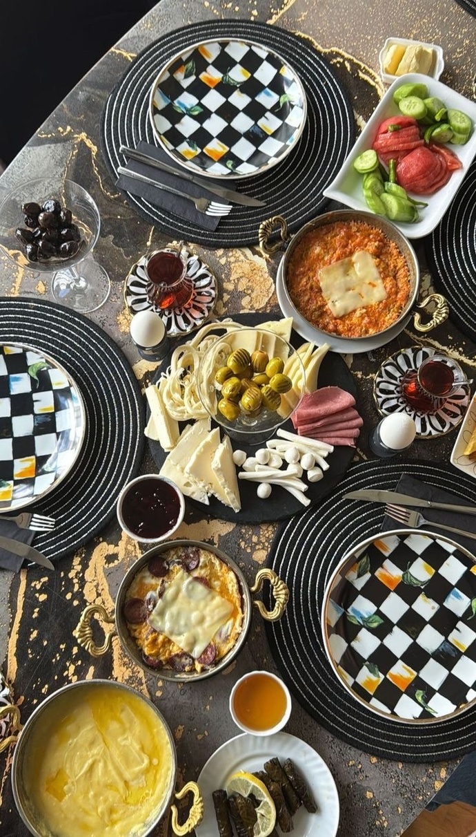 Pazar kahvaltısını daha çok kiminle yapmayı seversiniz?