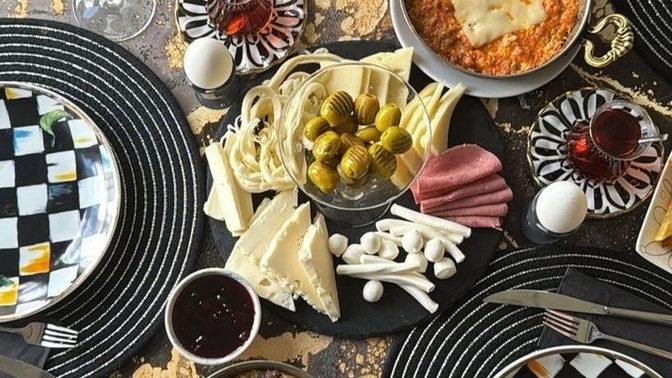 Pazar kahvaltısını daha çok kiminle yapmayı seversiniz?