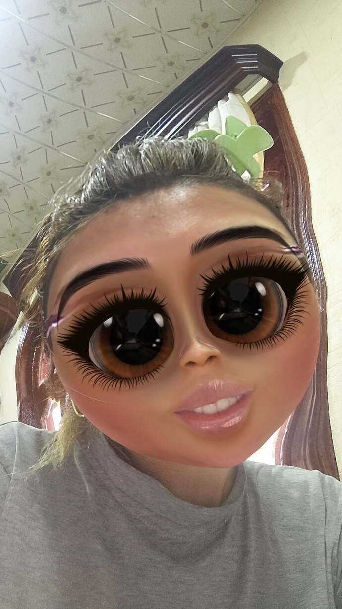 Günaydın canlarım 🤭göz rengim ela mı koya kahve mi karar veremedim bakar mısınız sizce ne reng? ben yeşil düşünüyorum 🤭?